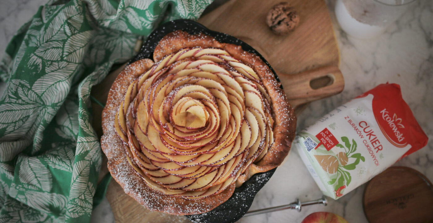 Tarta z jabłkami w kształcie róży