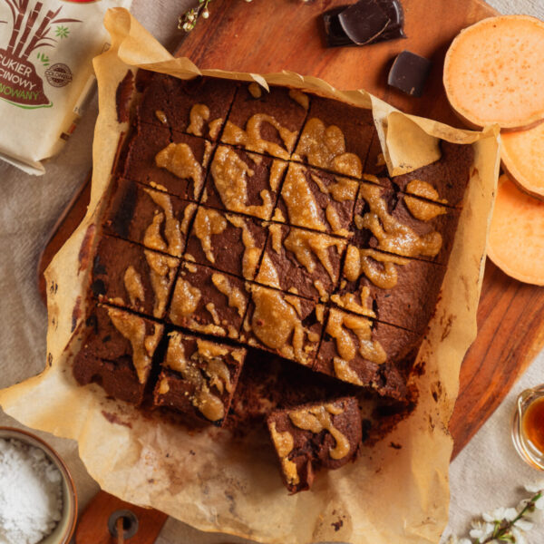 Brownie z batatów z solonym karmelem  