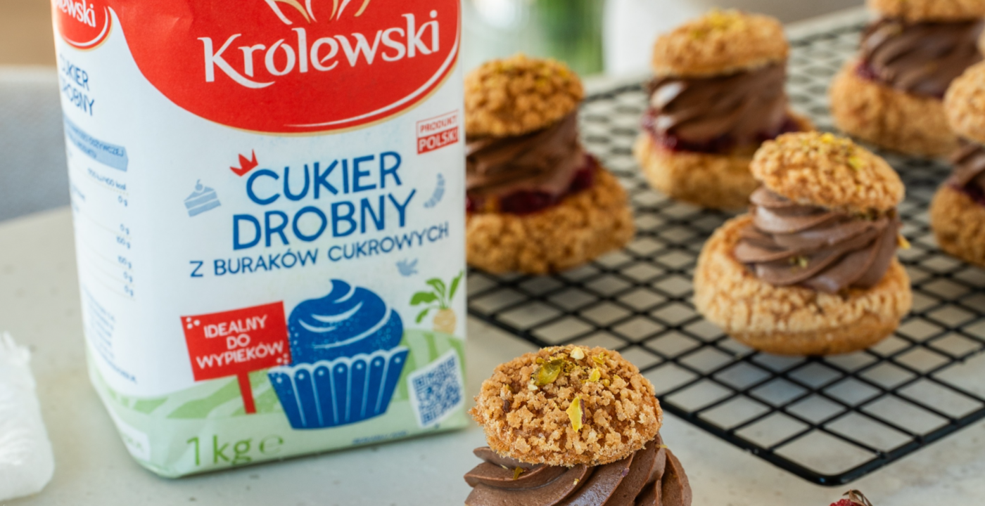 Profiterole z praliną pistacjową