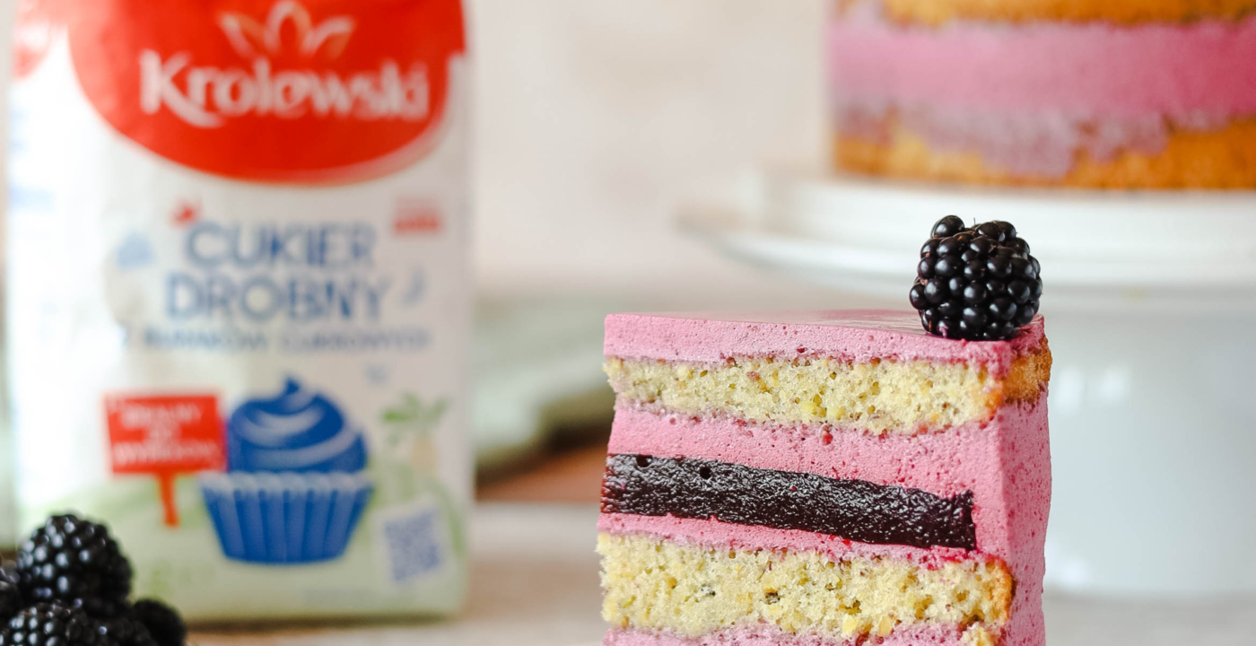 Tort pistacjowo-jeżynowy