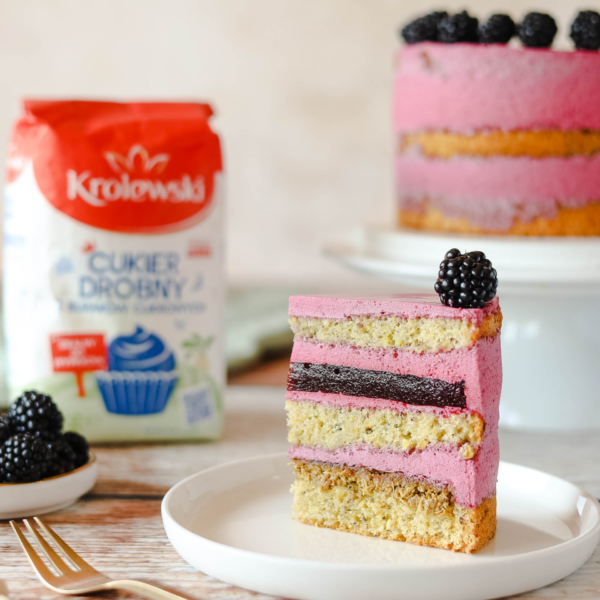 Tort pistacjowo-jeżynowy