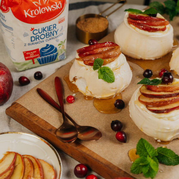 Mini Pavlove z mascarpone i karmelizowanymi jabłkami