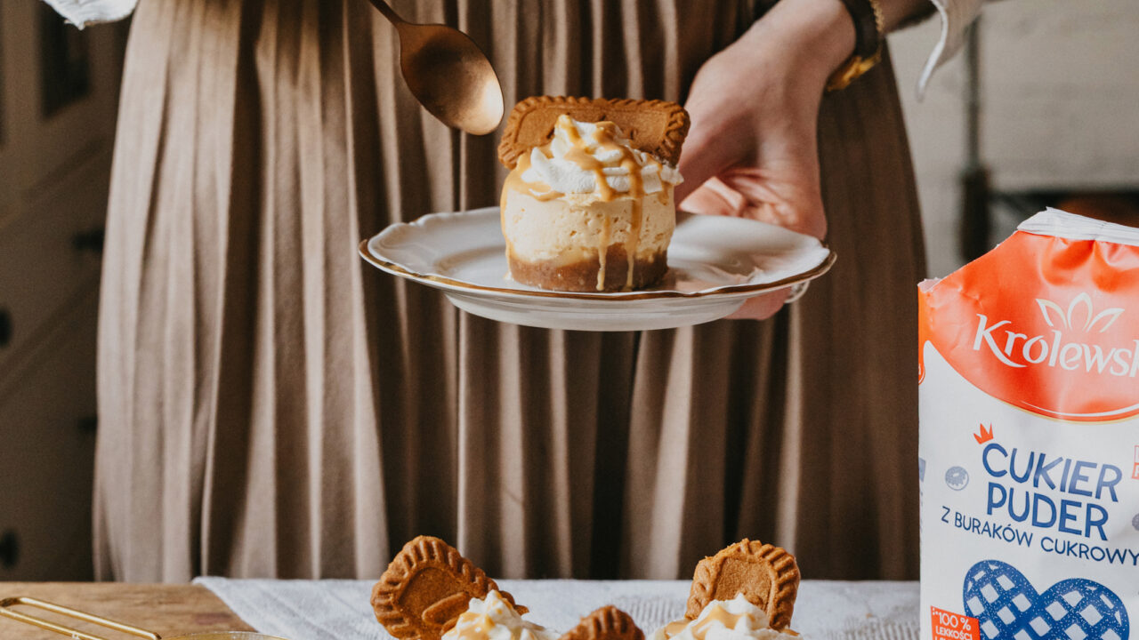 Deserki karmelowe z ciasteczkami Lotus