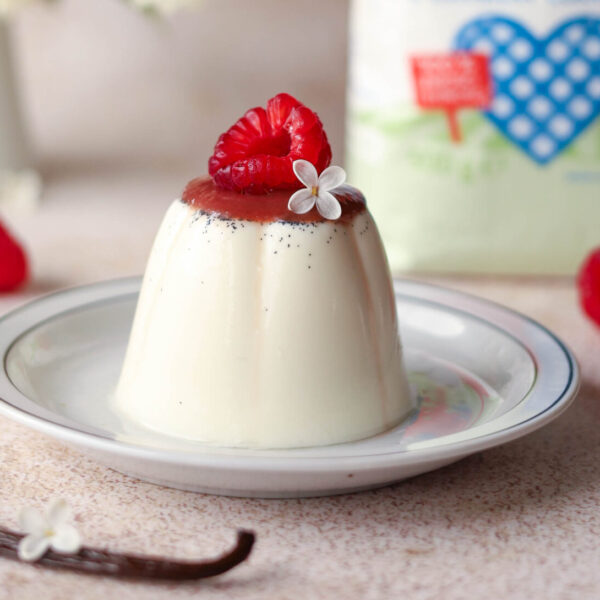 Waniliowa panna cotta z&nbsp;sosem malinowym
